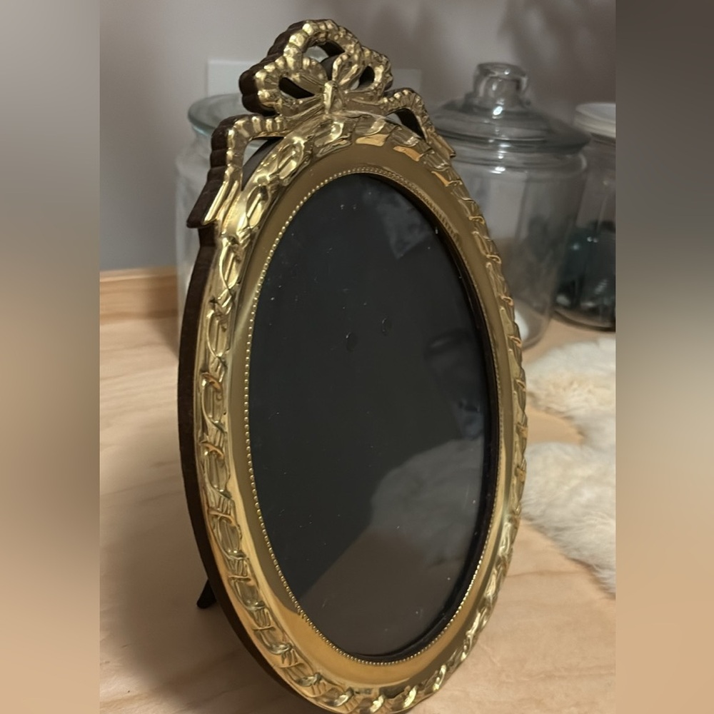 Gold Oval Picture Frame with Bow Detail